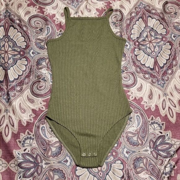 NWOT Rue 21 Army Green Ribbed Square Neck Chic Boho Spaghetti Strap Bodysuit   - Picture 1 of 3